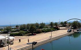 Studio Vue Mer Situe A Cote De La Plage Quartier Des Quilles