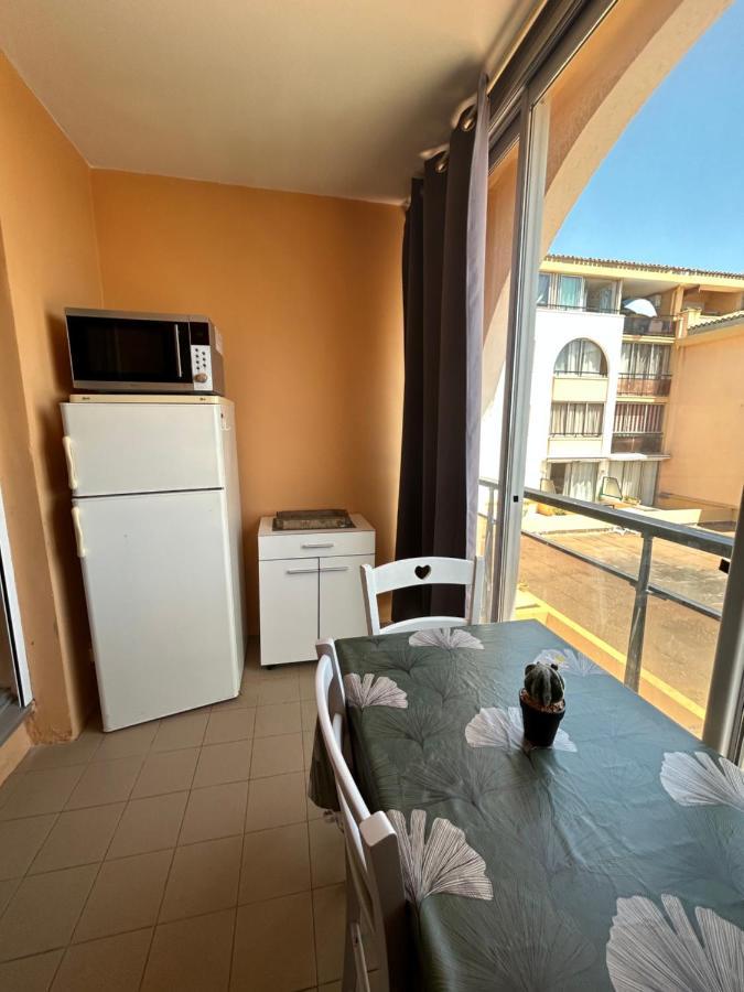 Studio Vue Mer Situe A Cote De La Plage Quartier Des Quilles Sète Extérieur photo