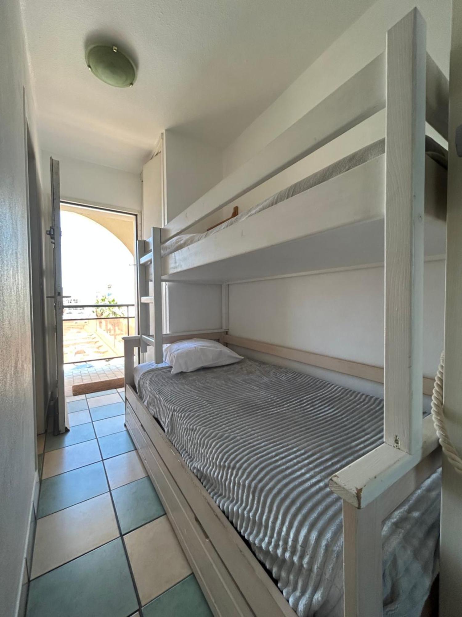 Studio Vue Mer Situe A Cote De La Plage Quartier Des Quilles Sète Extérieur photo